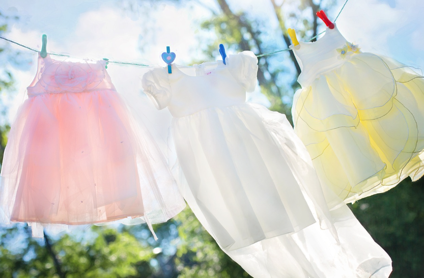 옷 얼룩 제거 비법: 실용적인 가이드로 새 옷처럼 관리하기