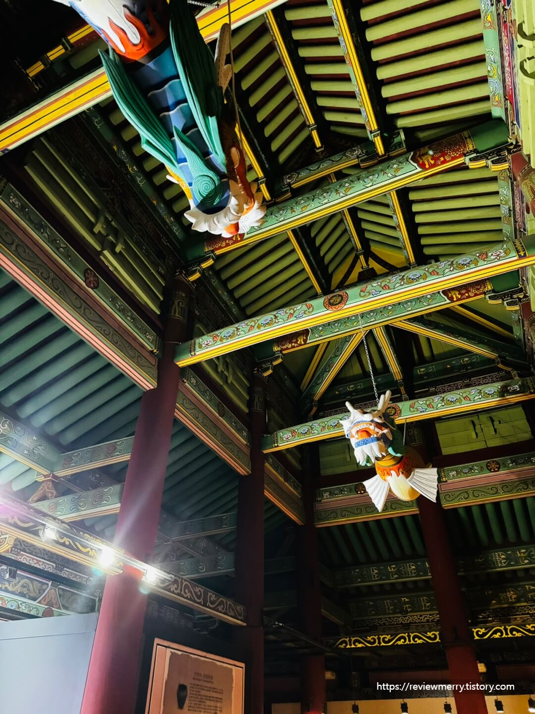 정각 내부 천장