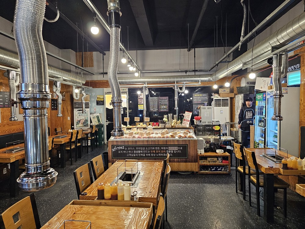 꼬치7942 창원중앙점 내부