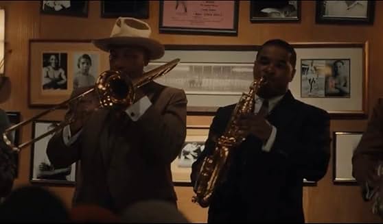 The Piano Lesson, 재즈 밴드가 색소폰과 트롬본을 연주하는 장면
