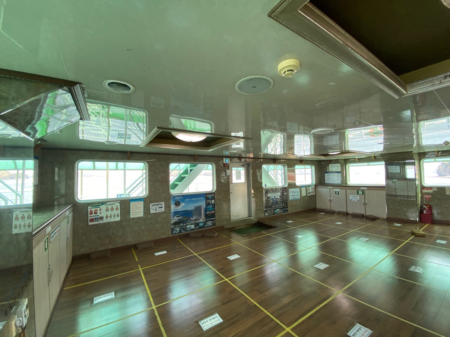 사량도 배편 사량호 실내