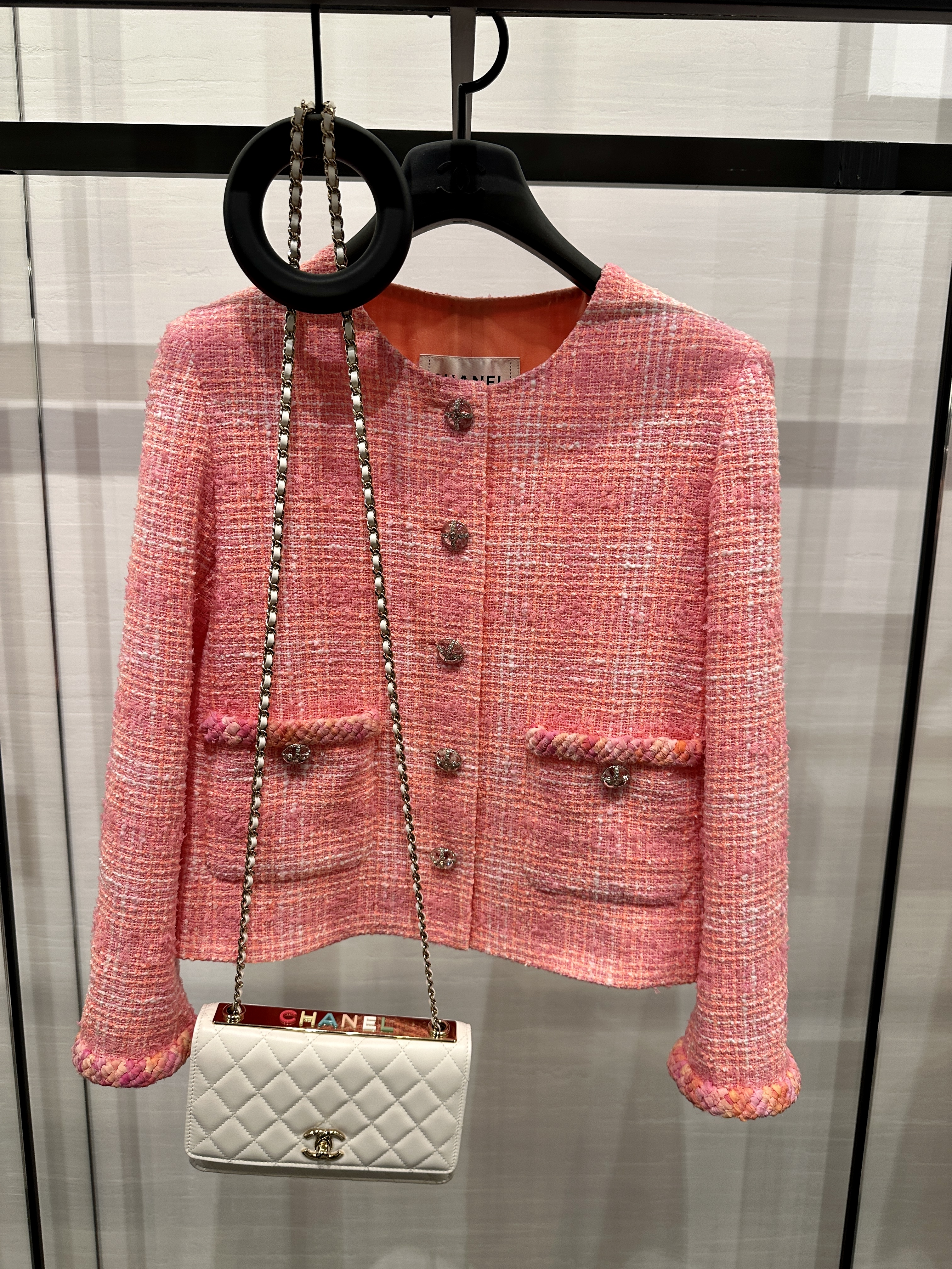 베를린 카데베 백화점 샤넬 매장 샤넬 분홍 자켓