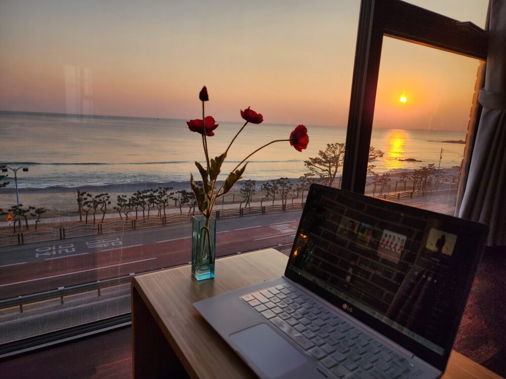 객실에서 보는 일출