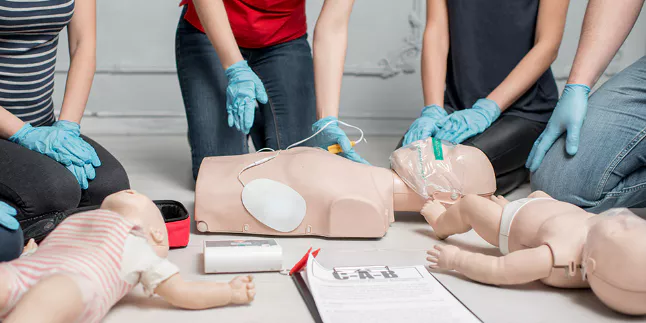 심폐소생술-순서-CPR-가슴-압박-위치