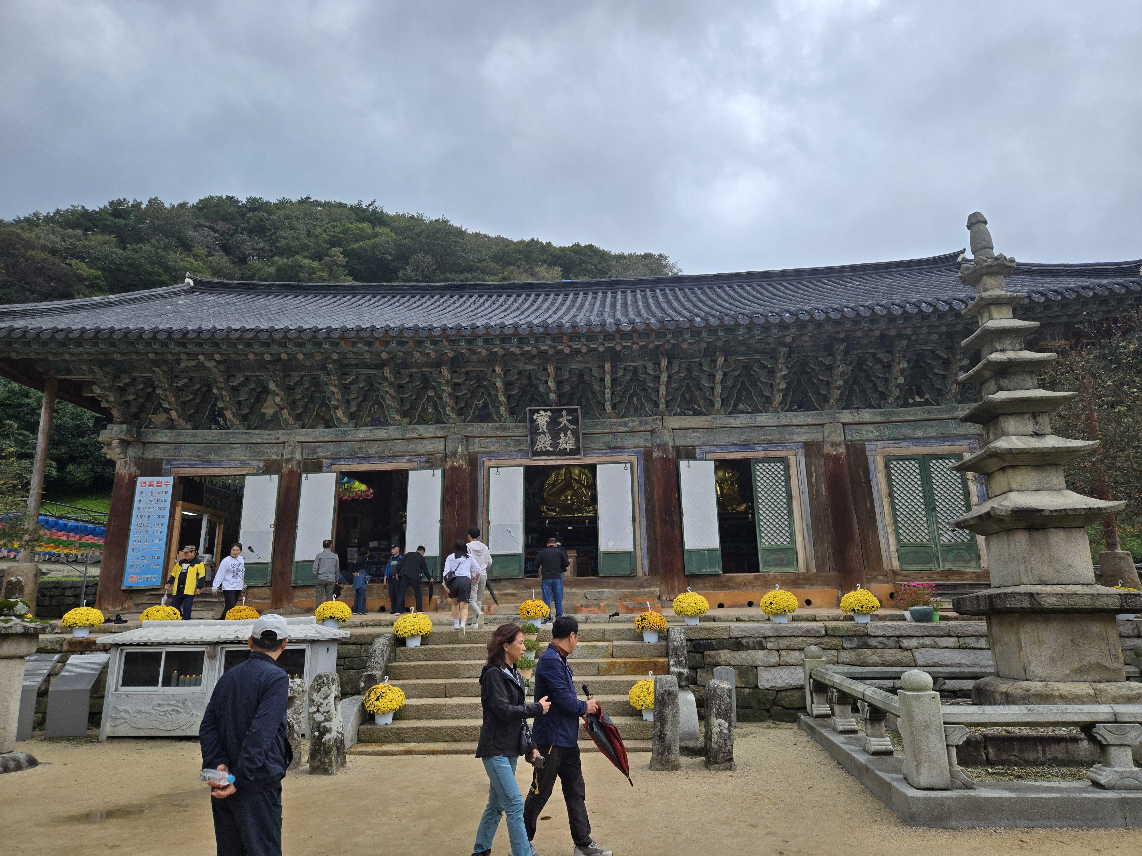 선운사 경내 &mdash; 조용함이 깊어지는 공간의 힘