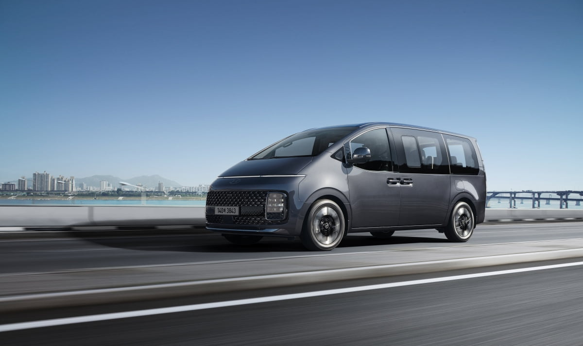 조용히 사라진 스타리아 디젤, 내년 전기차로 돌아오는 이유 관련 사진