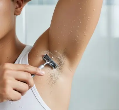 잦은 제모는 피부에 작은 상처를 만든다