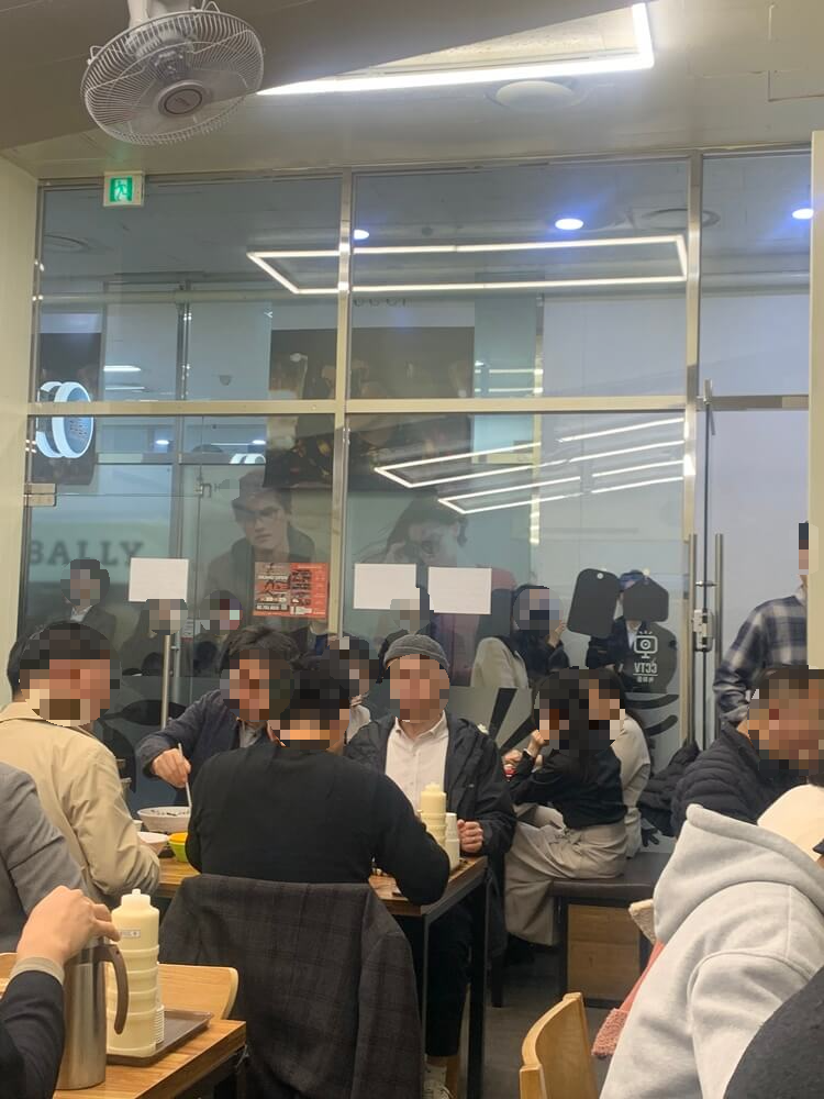 대기하는 사람들