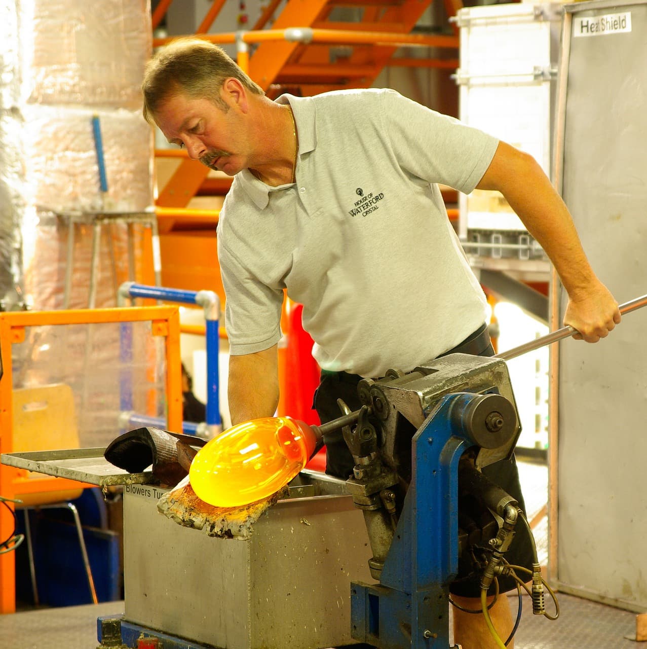 젊은 장인들이 전통공예를 이어가는 방법