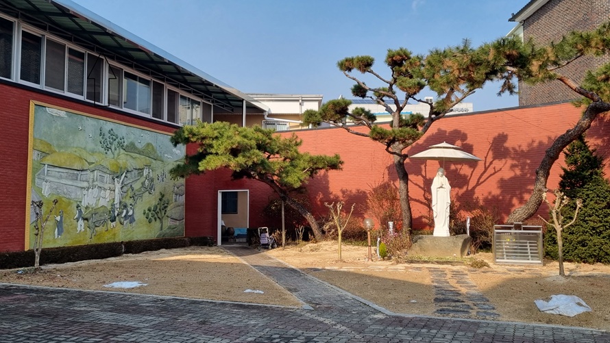 안성 죽산성당 성모동산 성모상 사진