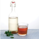 매실식초-담은-병과-유리잔