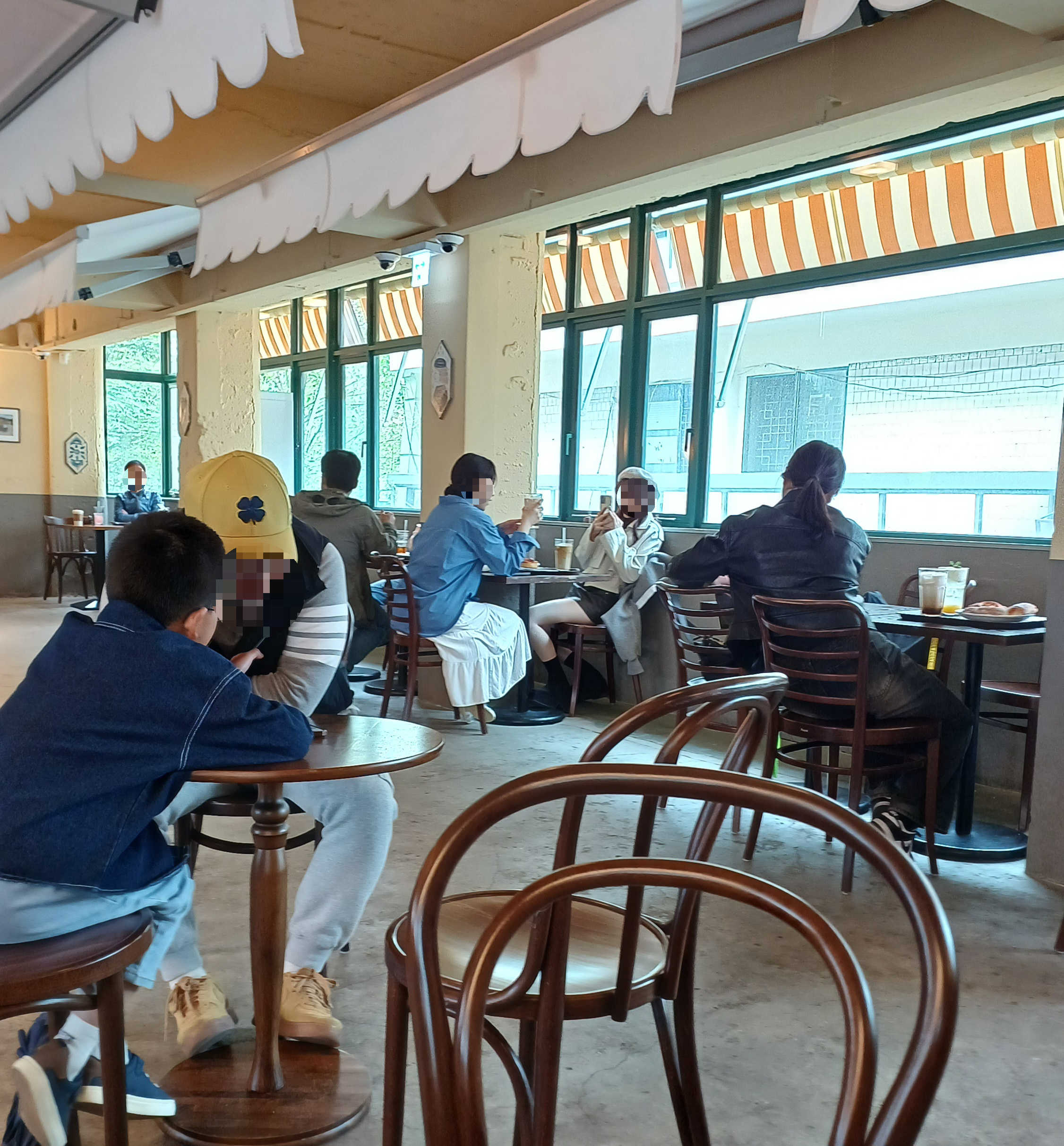 아모르나폴리-안국점-카페-13