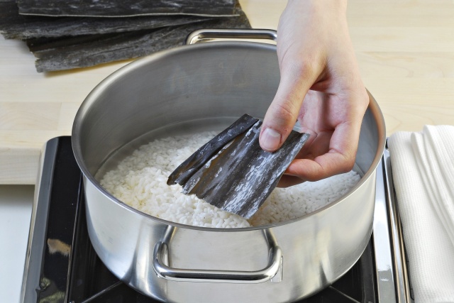 쌀 씻는법,쌀 씻는 횟수,냄비밥 맛있게 짓는법 밥,지을때 다시마,팁줌