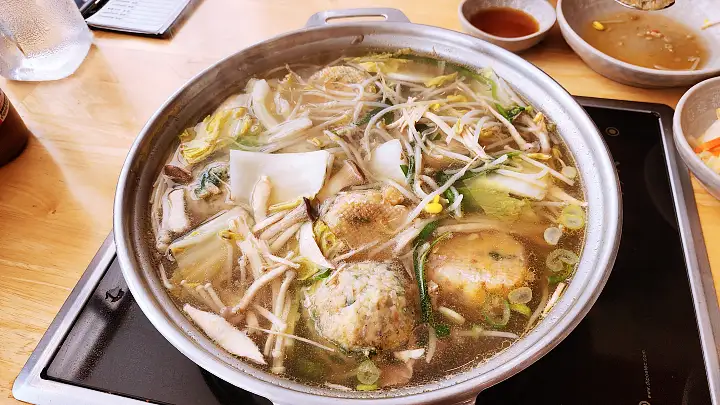 진심 가득 건강 담은 맛 시흥 물왕저수지 맛집 추천 생방송투데이 1mm 굴림복만두 밀키트 전국 택배 온라인 주문 가능 굴림만두 만두전골 오늘방송 수요맛전 맛집