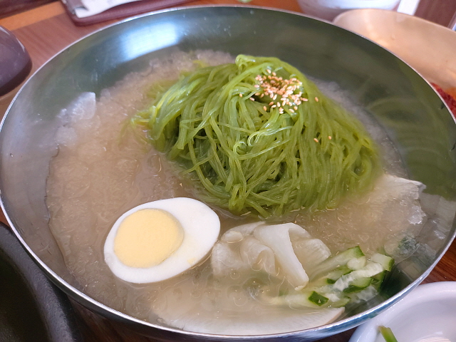물냉면
