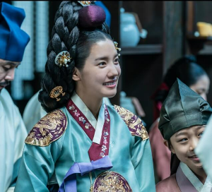 웃고 있는 세자빈