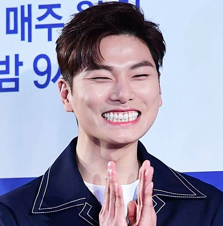 배우-이이경