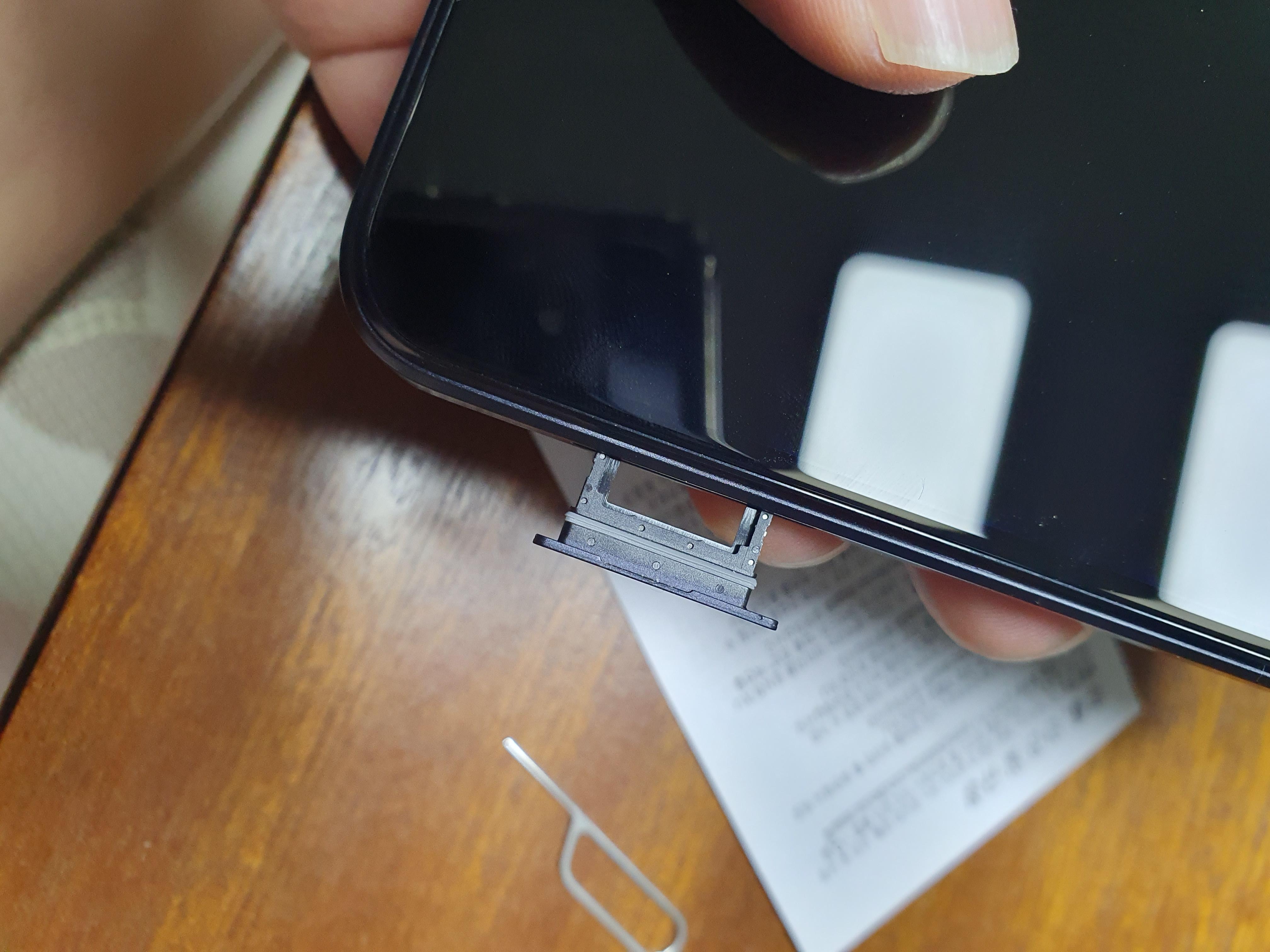 모토로라 G50 5G 모델 유심 트레이