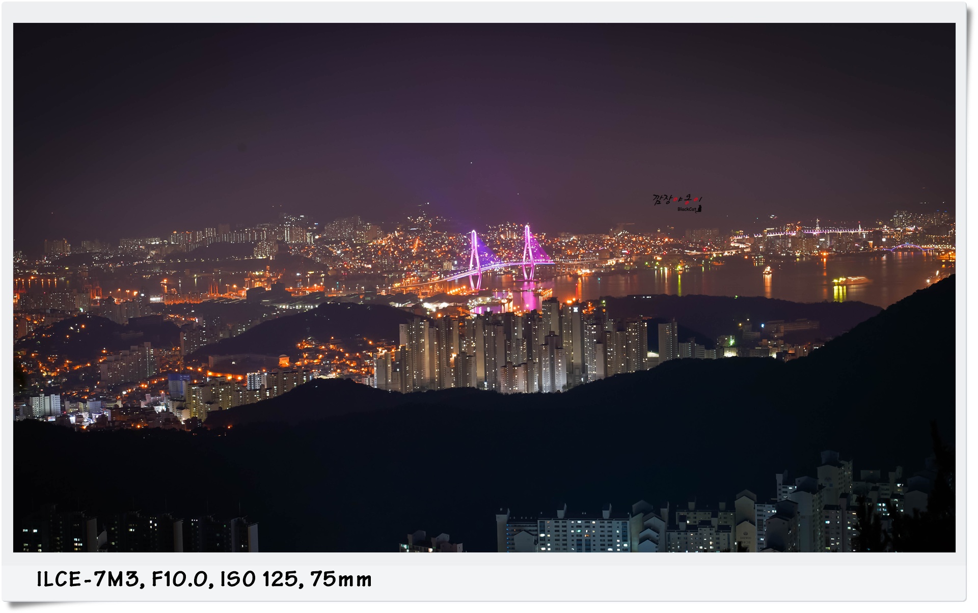 황령산 봉수대에서 바라본 부산항대교와 남항대교 야경