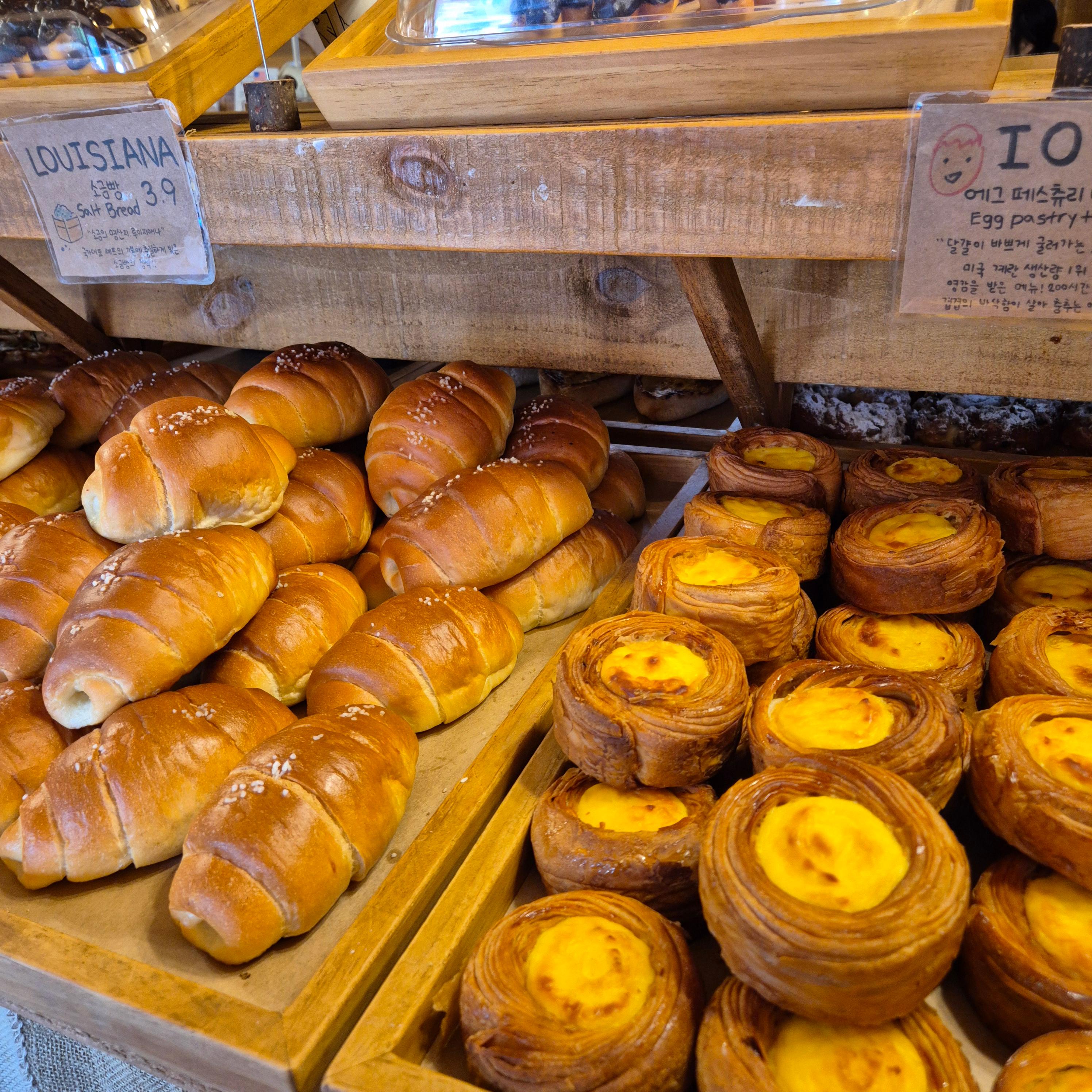 용산 카페, 왓어브레드, MBTI 빵, 용리단길 카페, 용산 베이커리, 인스타 감성 카페, 용산역 맛집, 미국 감성 카페, 휘낭시에 맛집, 용산 데이트 장소, 핫플레이스, 용산 빵집, 제빵 국가대표, 신상 카페, MZ 카페