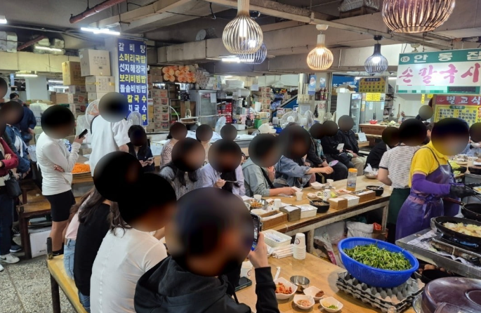 Popular restaurants in Gyeongdong Market