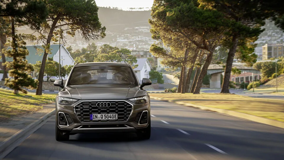 아우디 Q5 TFSI e 이미지