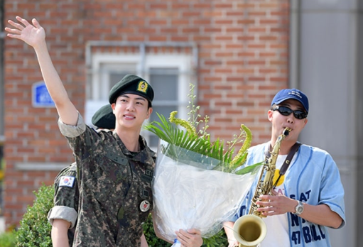 진-김석진-제대-축하-RM-김남준-BTS