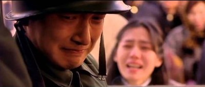 영화 클래식에서 조승우와 손예진이 기차 플랫폼에서 서로 헤어지는 슬픈 장면.