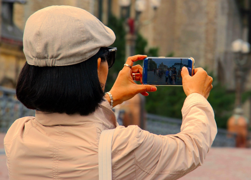 해외여행 중 스마트폰을 잃어버렸을 때 찾는 법 (위치 추적, 경찰서 신고, 데이터 보호)