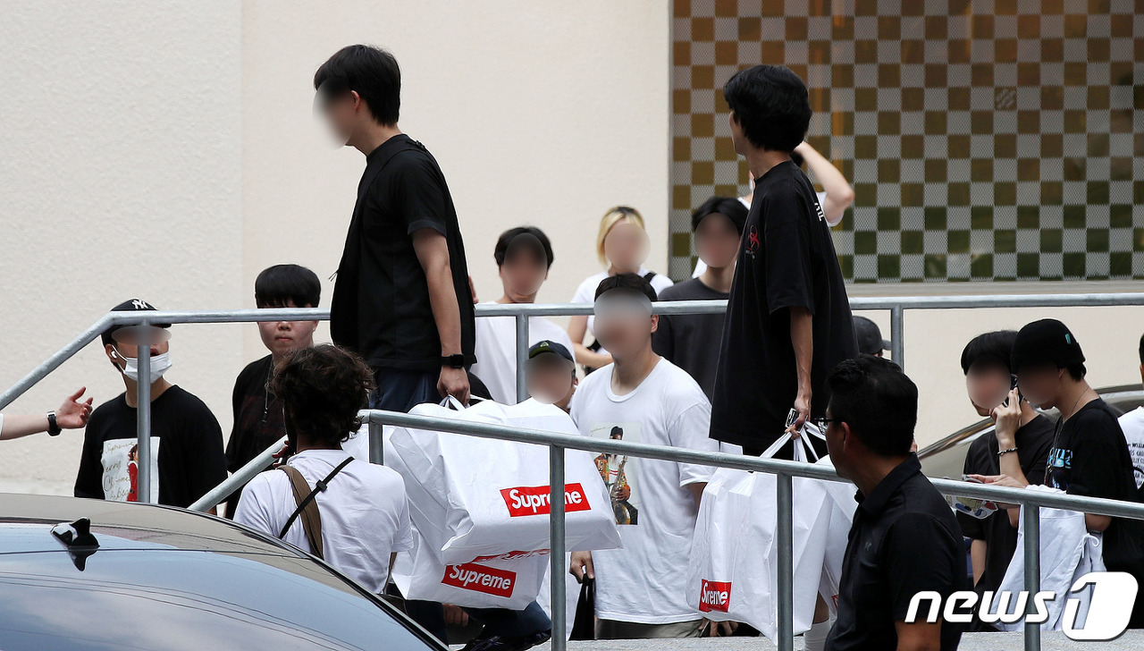 슈프림 매장 한국매장 하는 날