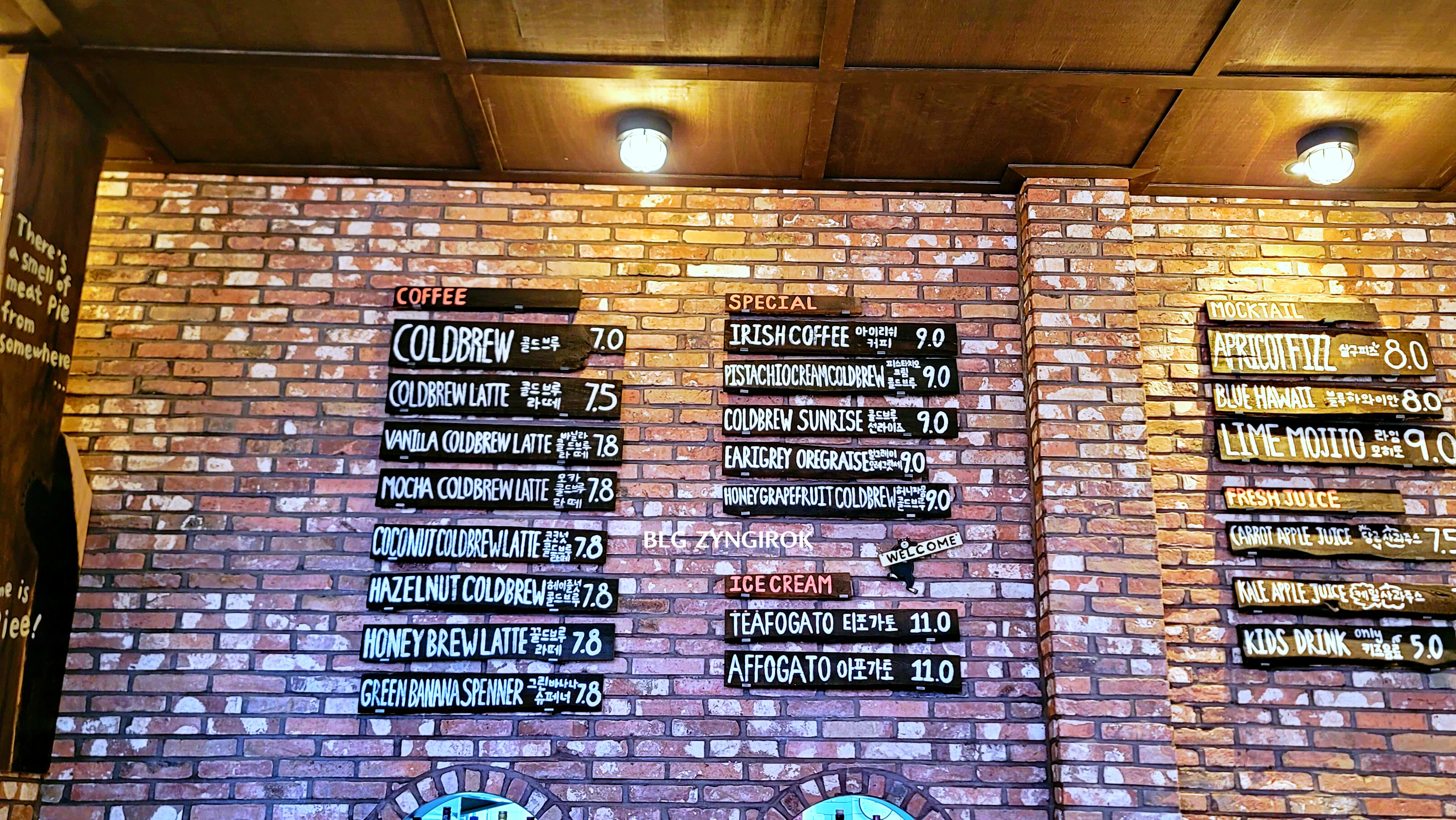 양주 카페 럿지 LODGE 카페 메뉴판 모습이다.