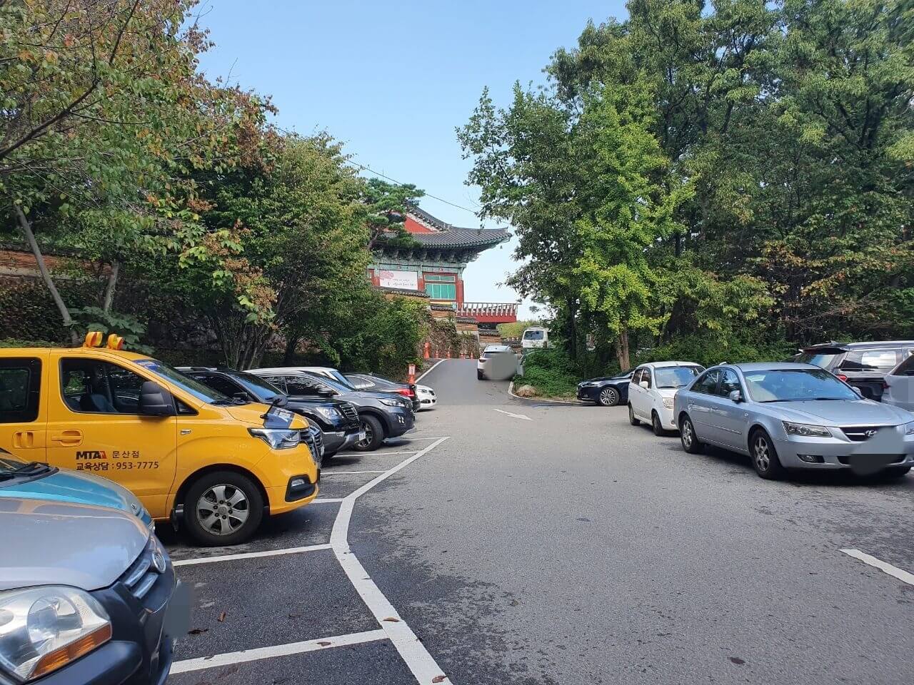 약천사-주차장입구