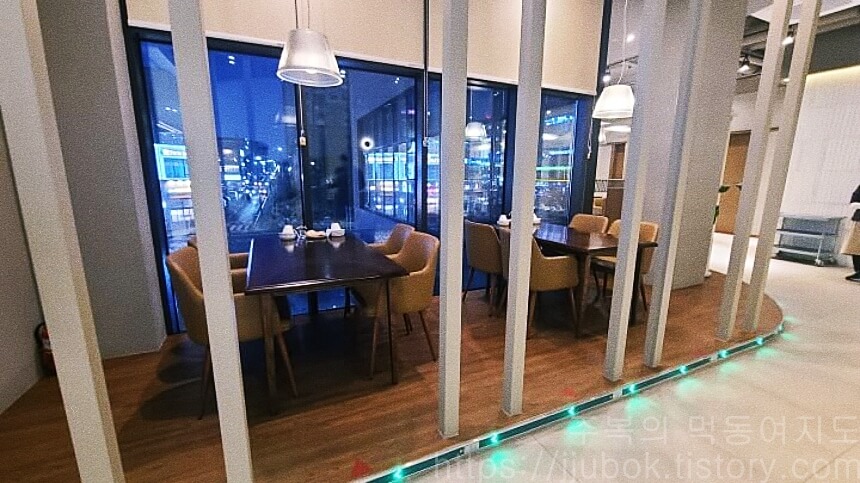 모담-앨리웨이-인천점-내부-인테리어