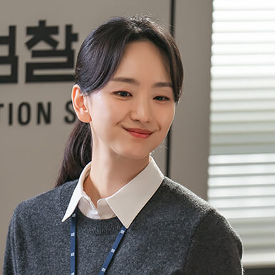 판사이한영에서 서울중앙지검 검사 김진아 역의 원진아 포스터입니다. 