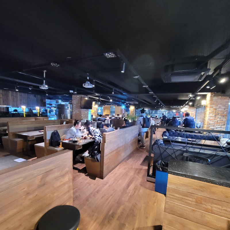 구도로통닭 내부