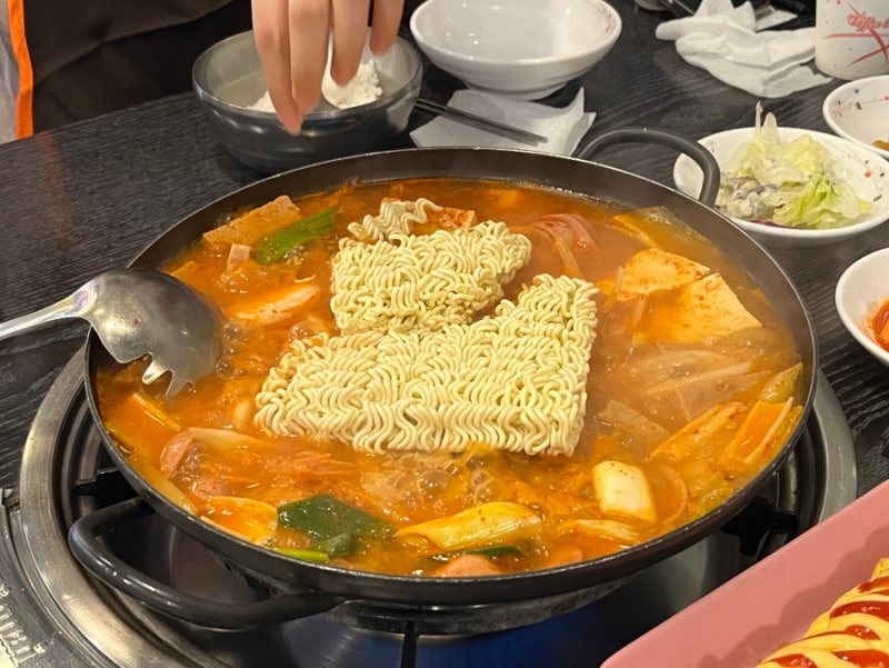 어디로 튈지 몰라 서울 성북구 하월곡동 사골육수 부대찌개 상호명 위치