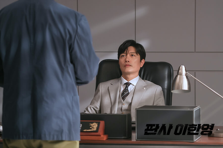 드라마 &#39;판사 이한영&#39;의 현장 포스터 5 입니다.