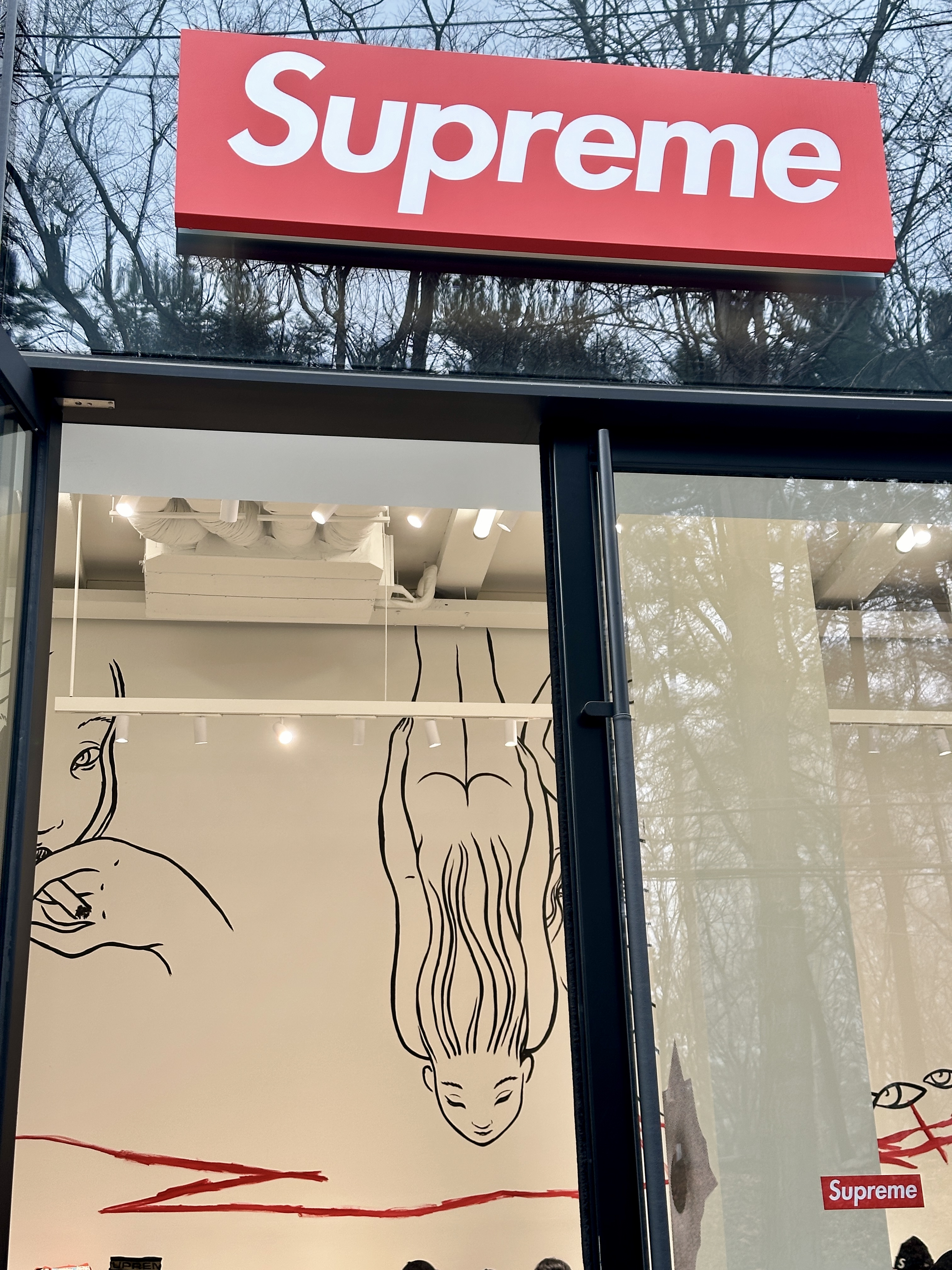 압구정 슈프림 매장