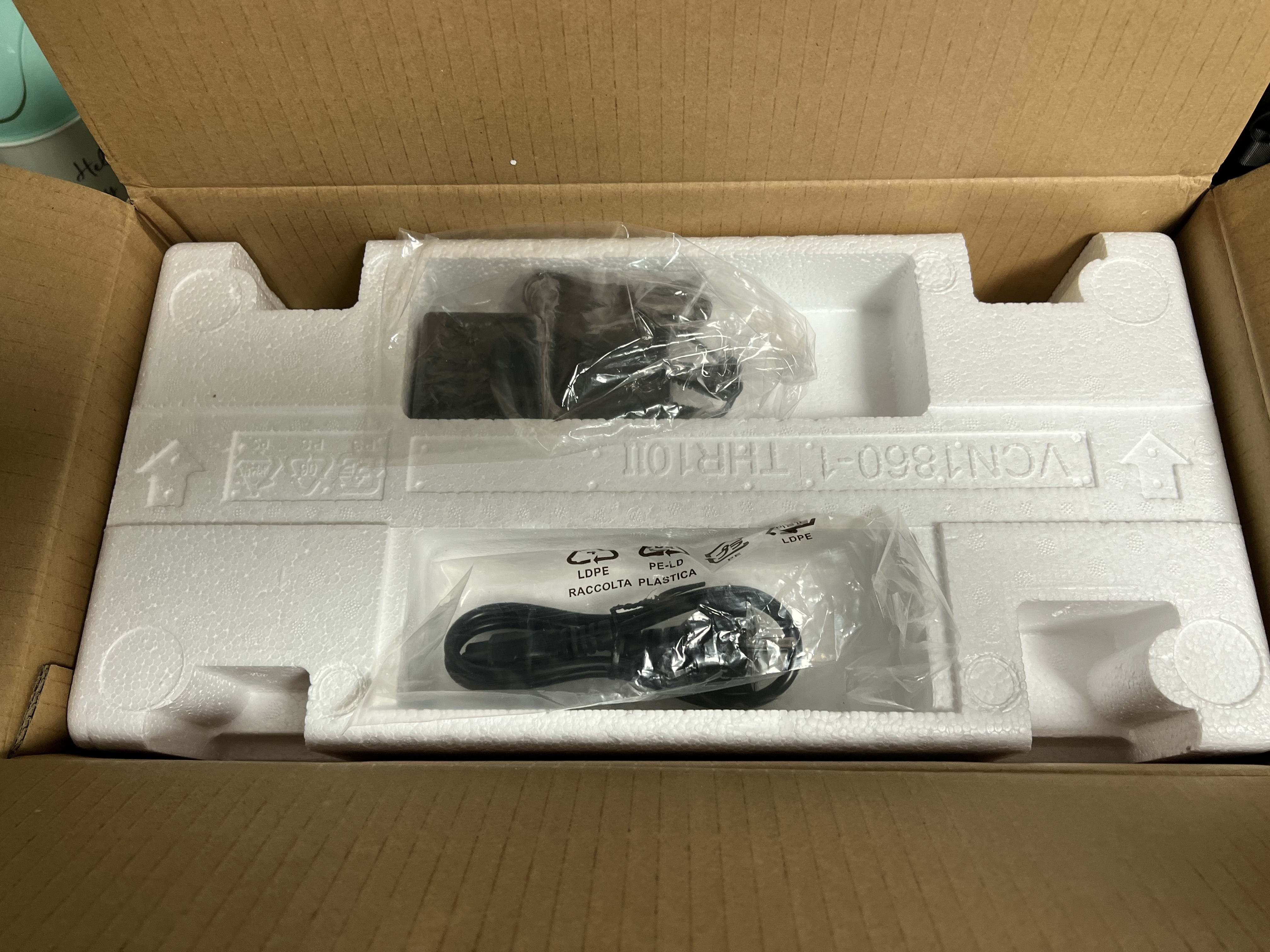 THR10II의 개봉 후 상부 사진
전원선이 있음