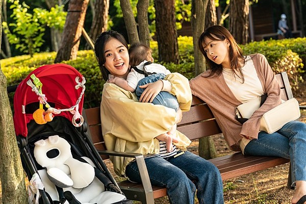 영화<아이>리뷰 : 혼자가 아닌 우리가 되는 순간, 김향기X류현경가 말하는 진짜 가족의 의미