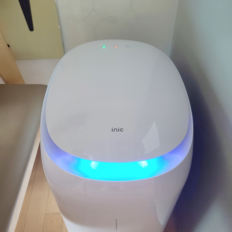 램프에 불들어온 아이닉 음식물 처리기