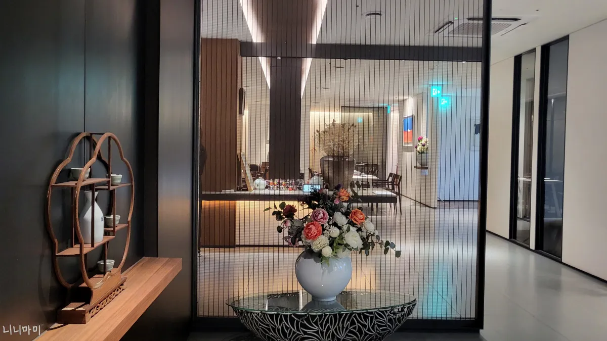 흥덕IT밸리-식당내부-고급스러운분위기