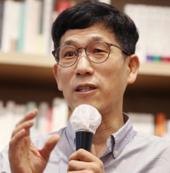 진중권 프로필 나이 고향 학력 교수 경력