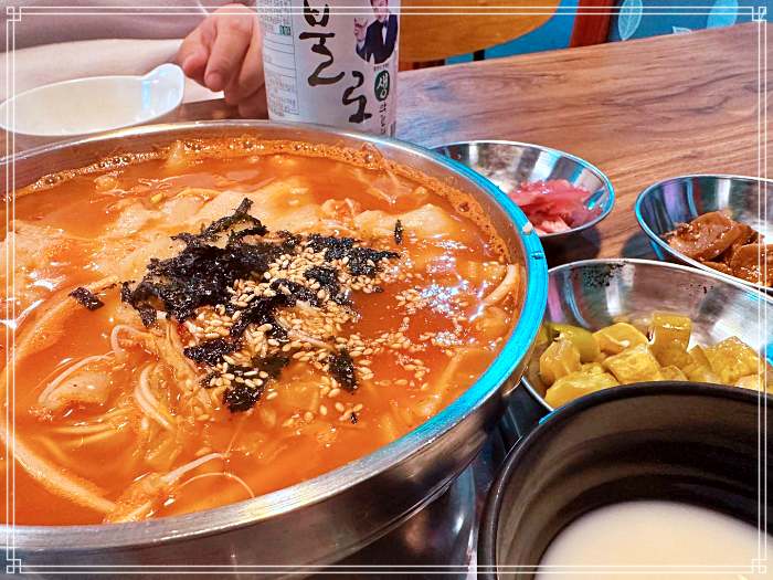 식객 허영만 백반기행 김천 잘 익은 묵은지, 콩나물, 가래떡, 소면, 고구마로 끓인 김치죽, 갱시기 맛집