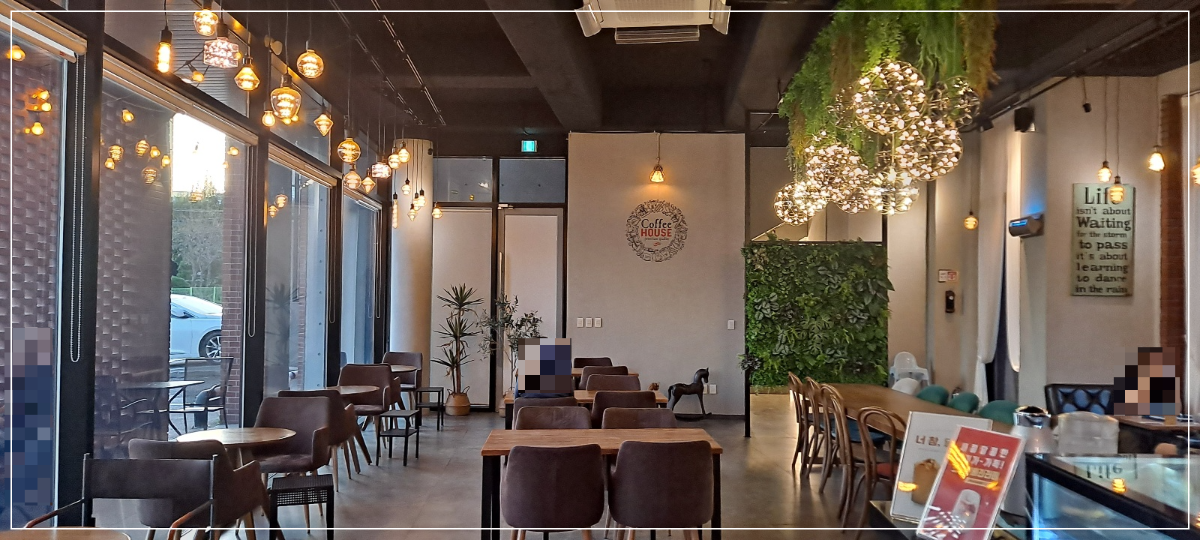 빨간벽돌집-내부-홀