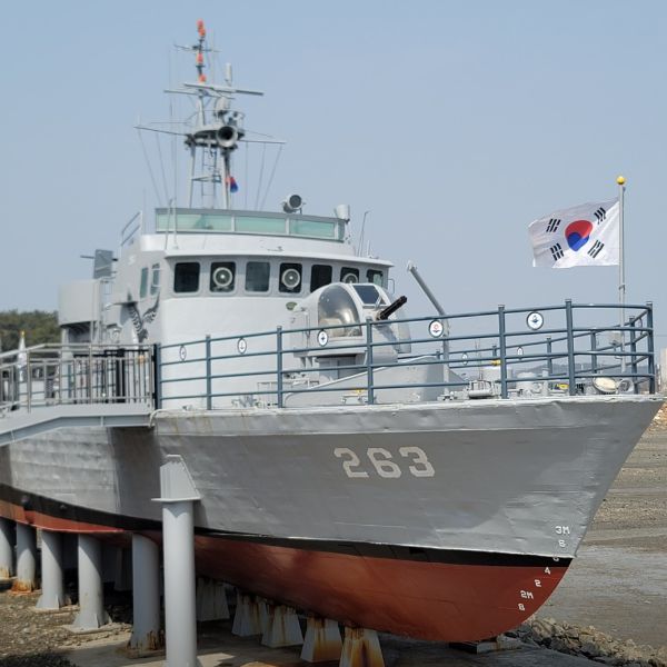 해군영흥도 전적비