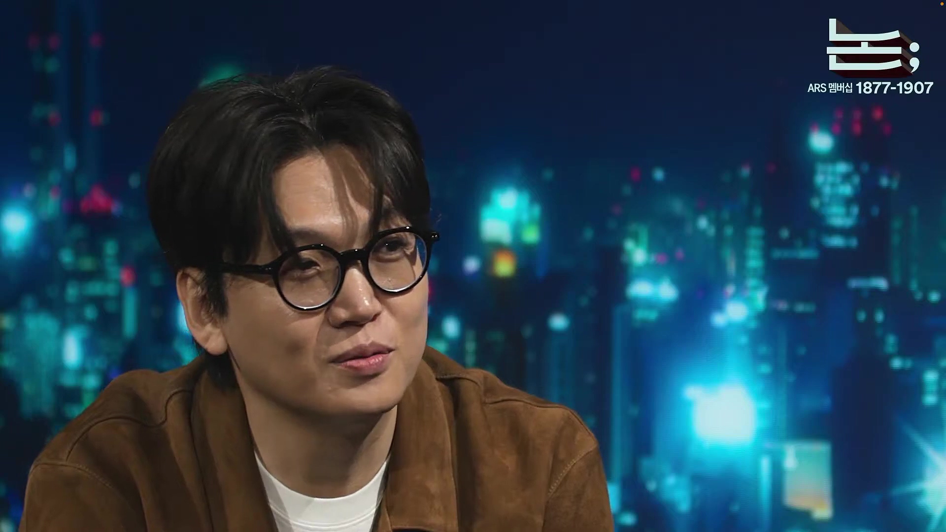[정준희의 논] 번역가는 무언가 되지 못한 이무기 같은 존재가 아닙니다. ㅣ황석희 번역가ㅣ2025년 10월 17일 금요일.mp4_20251018_150744.511.jpg