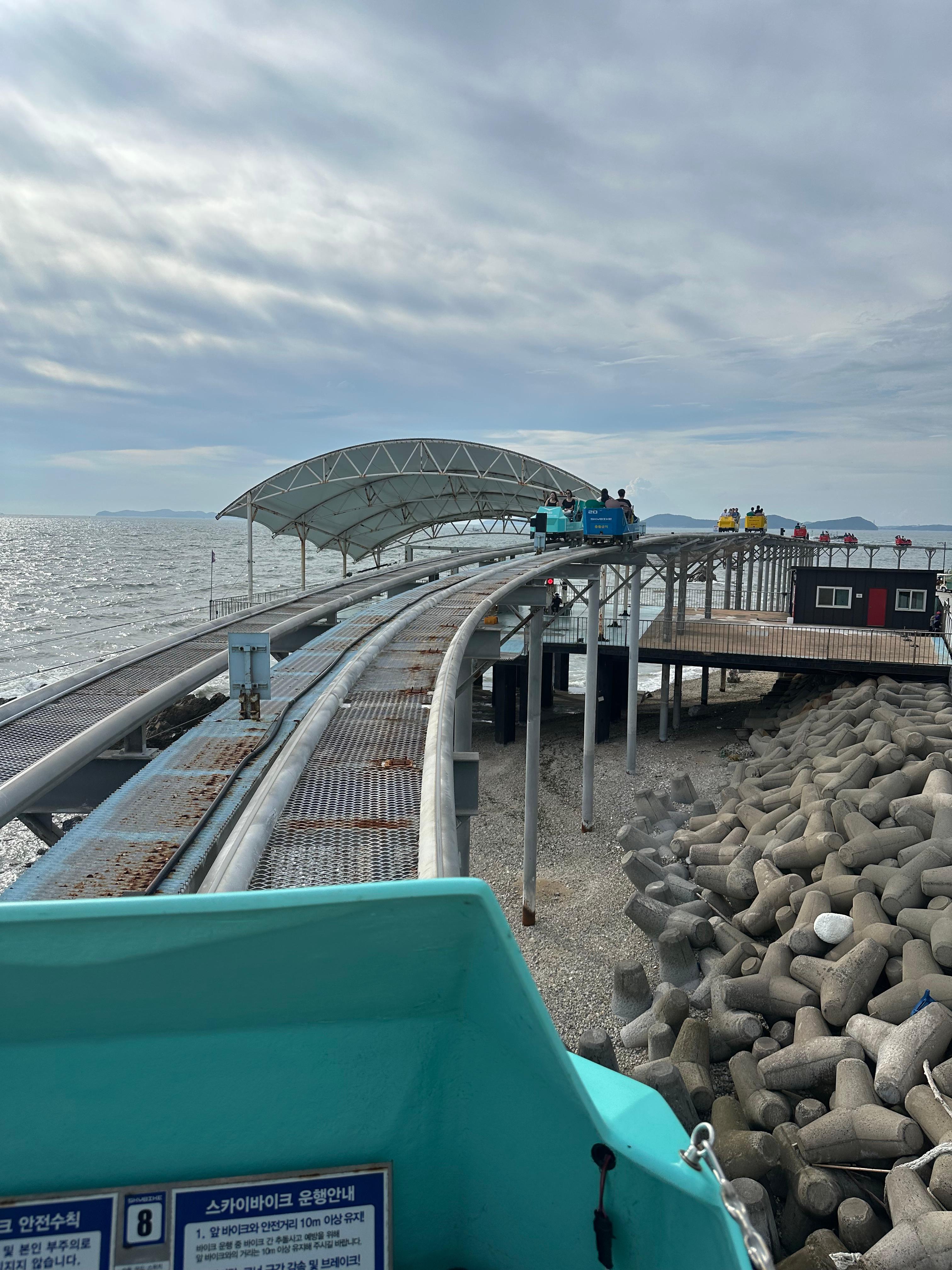 Travel Review 2: Boryeong, Daecheon, and Muchangpo in Chungnam, Korea (Family Travel Destination Recommendation, Muchangpo Beache Palace, Mudflat Experience, Sky Bike Price &amp; Duration, Daecheon Restaurants &amp; Lunch Spots, Daecheon Beach, Stunning Sunset, Closed Sanghwawon, Daecheon Port Fish Market, Useong Fisheries, Suyeonho Fisheries, Muchangpo Beache Palace, Ocean View, Lodging with Kitchen Facilities, Muchangpo Pension)