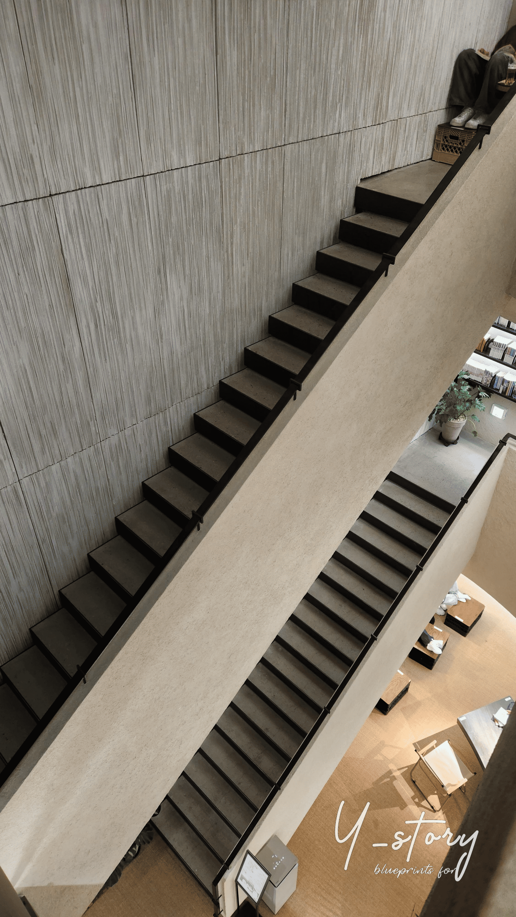 만화카페 그래픽의 내부 계단