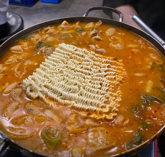매일아침 대박의기술 돼지곱창전골 꼬막무침